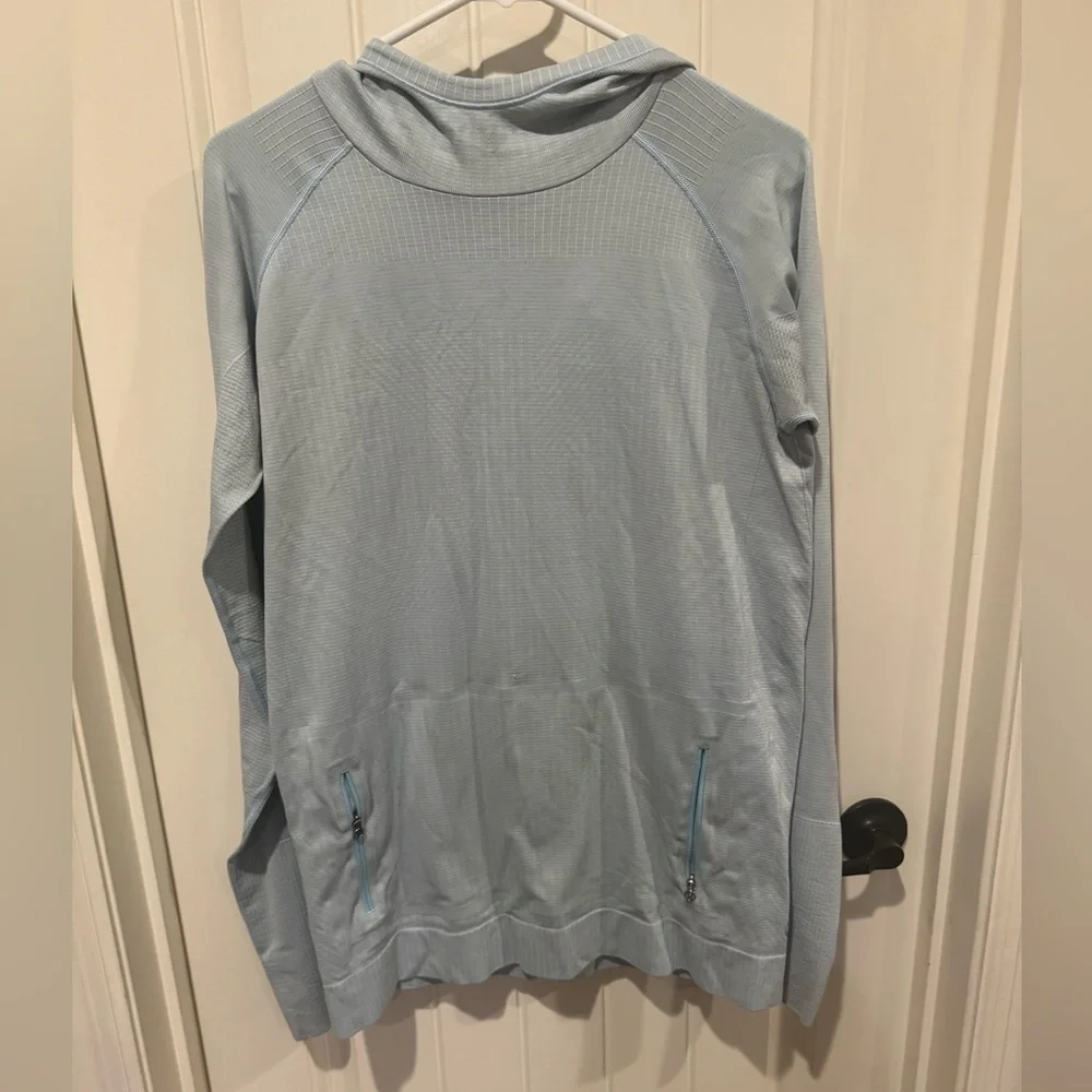 Lululemon Geo top in light blue- see details